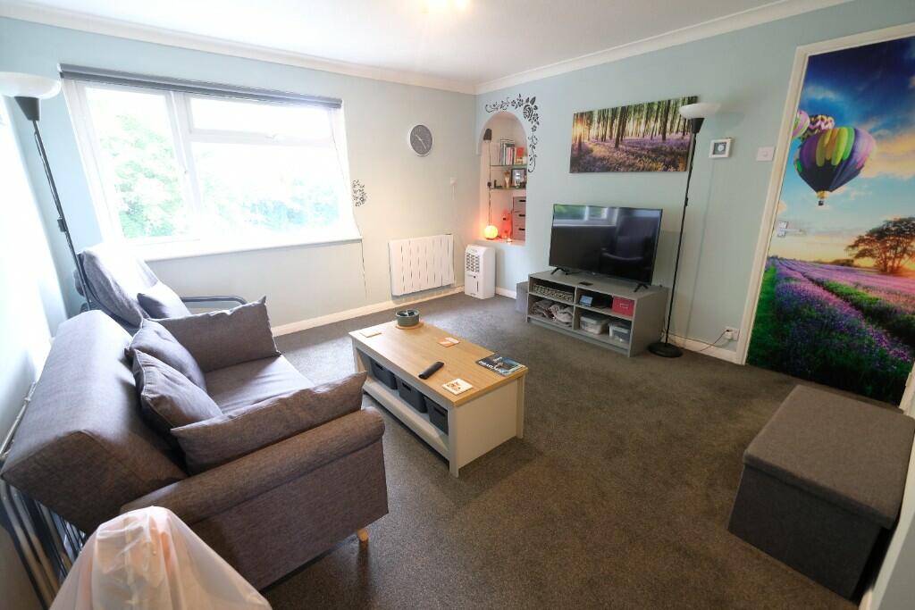 SITTING/DINING ROOM