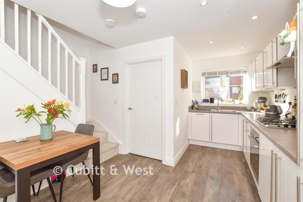 Kitchen/ Breakfast Room