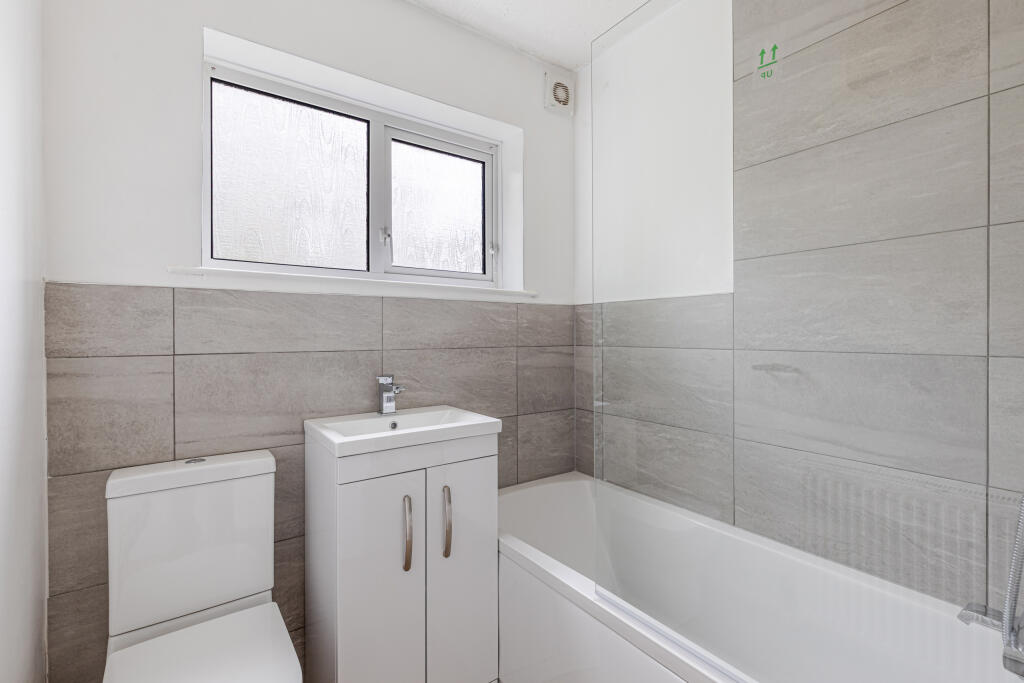 18 Bathroom Dartmouth, Ferndale, Wayside - 250730