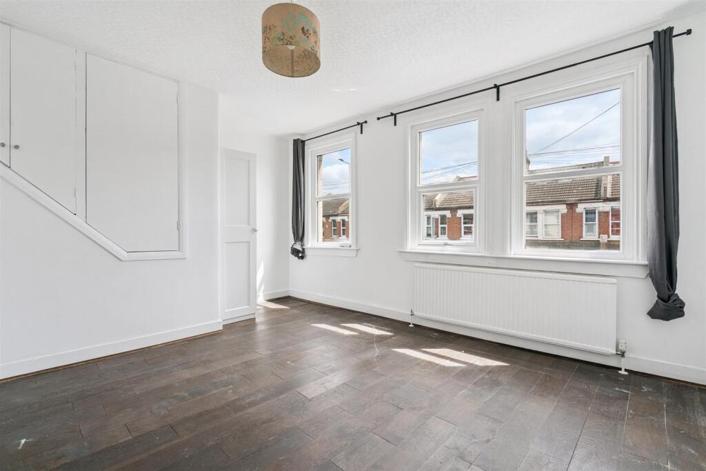 34 Haydons Road Bedroom 3b.jpg