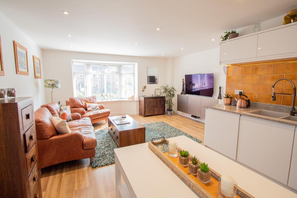 kitchen/ dining/ living area