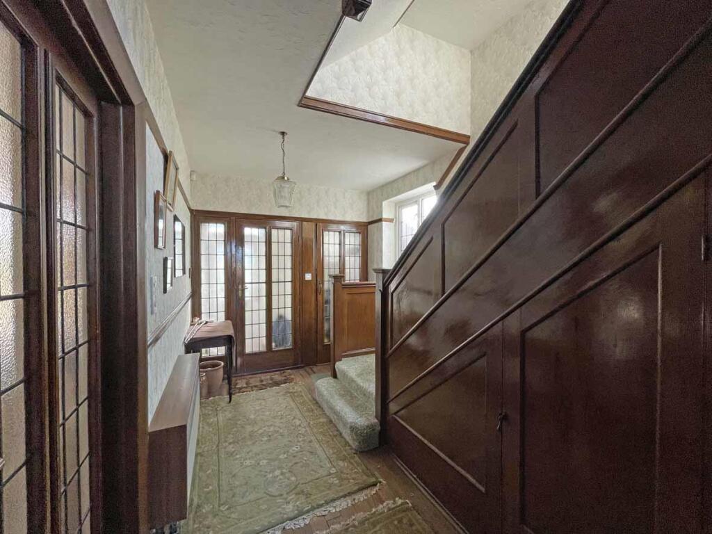 Torland Road 22 Entrance Hall 1.jpg