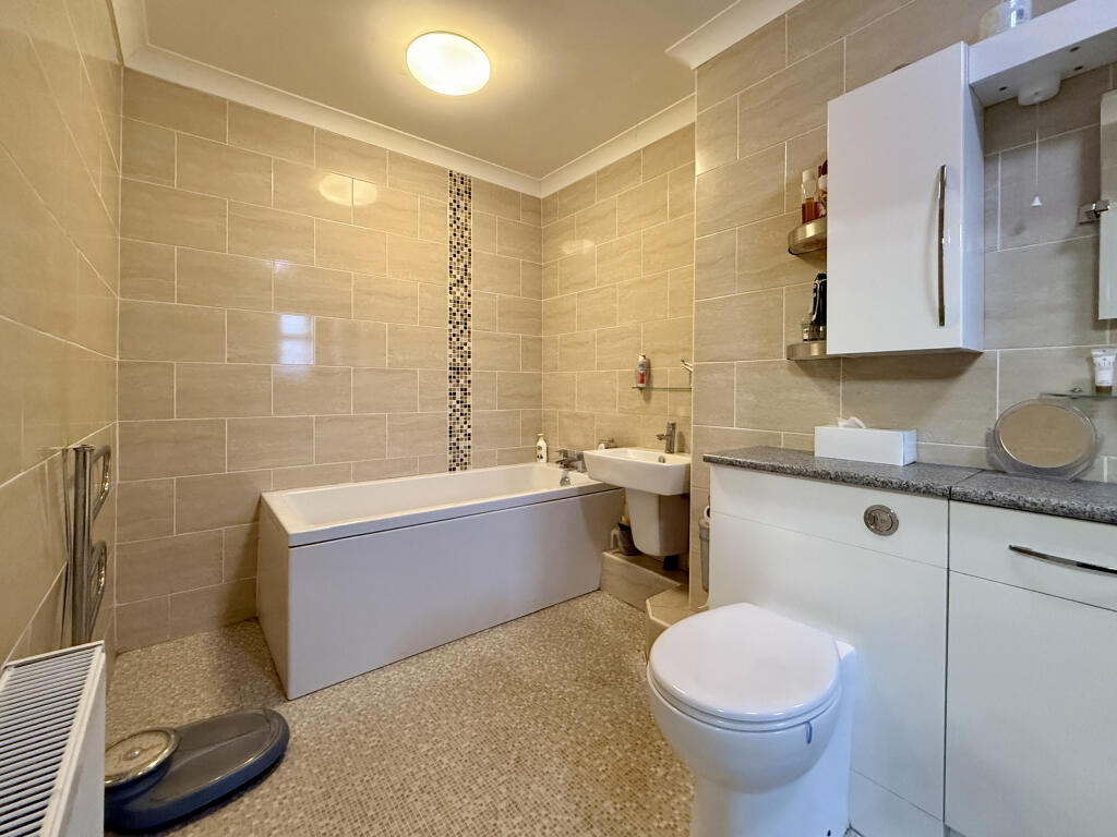 En-Suite Bathroom