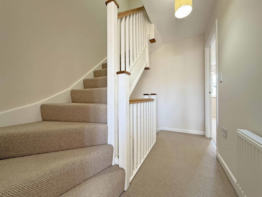 Cobham Close 14 - Stairs.jpg