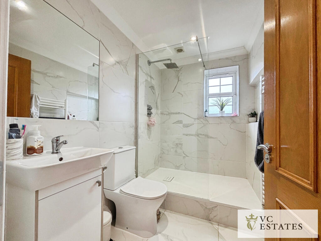 Ensuite Bedroom 2