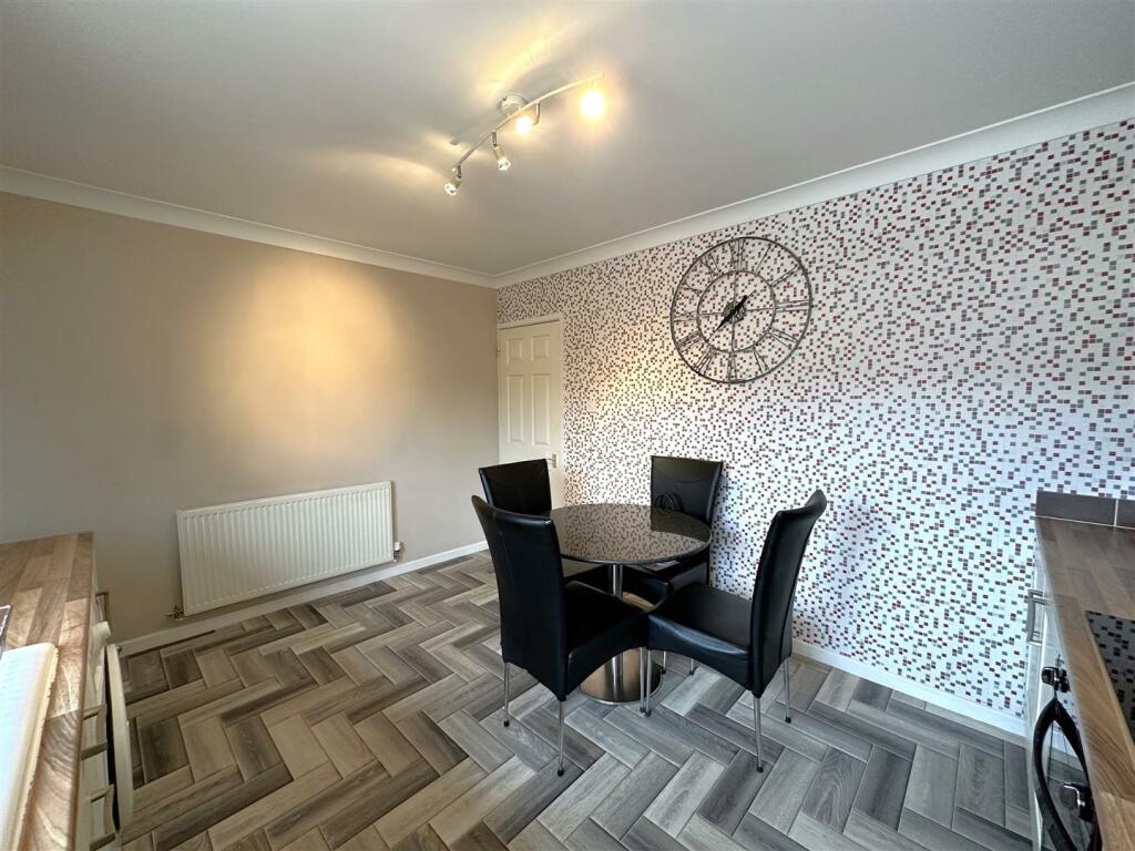 Dining Area 022