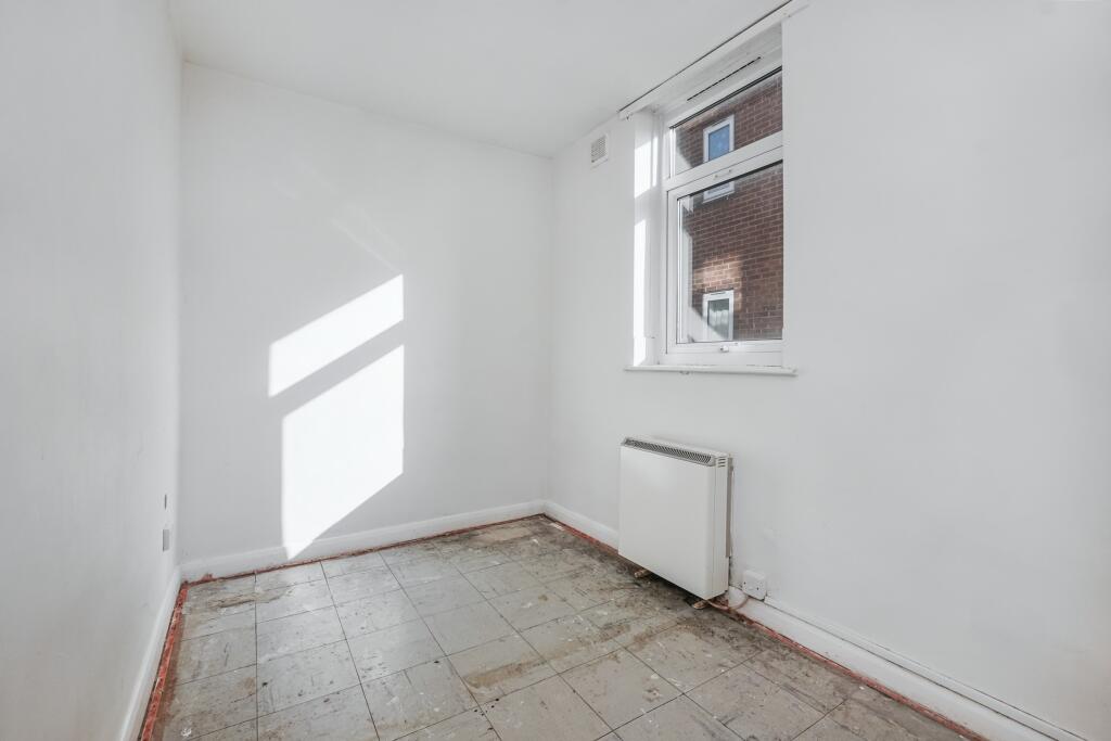 17 Halstead Close, Headcorn Drive, Canterbury, Kent, CT2 7UD