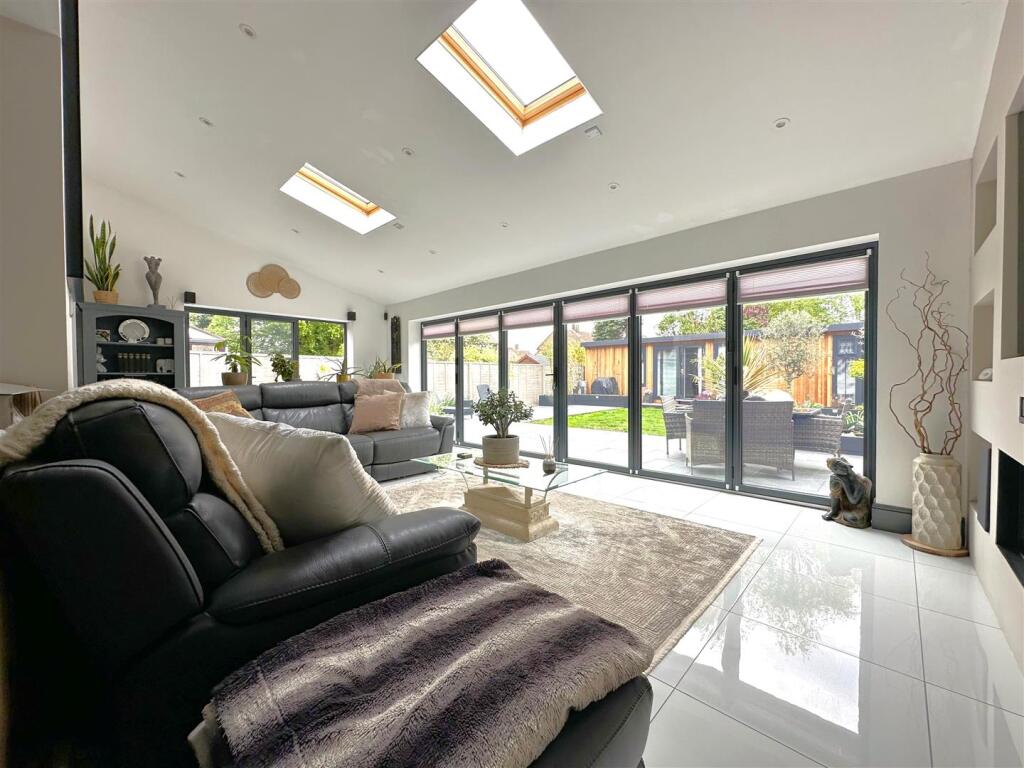 Substantial Living Room With Bi-Fold Doors 280
