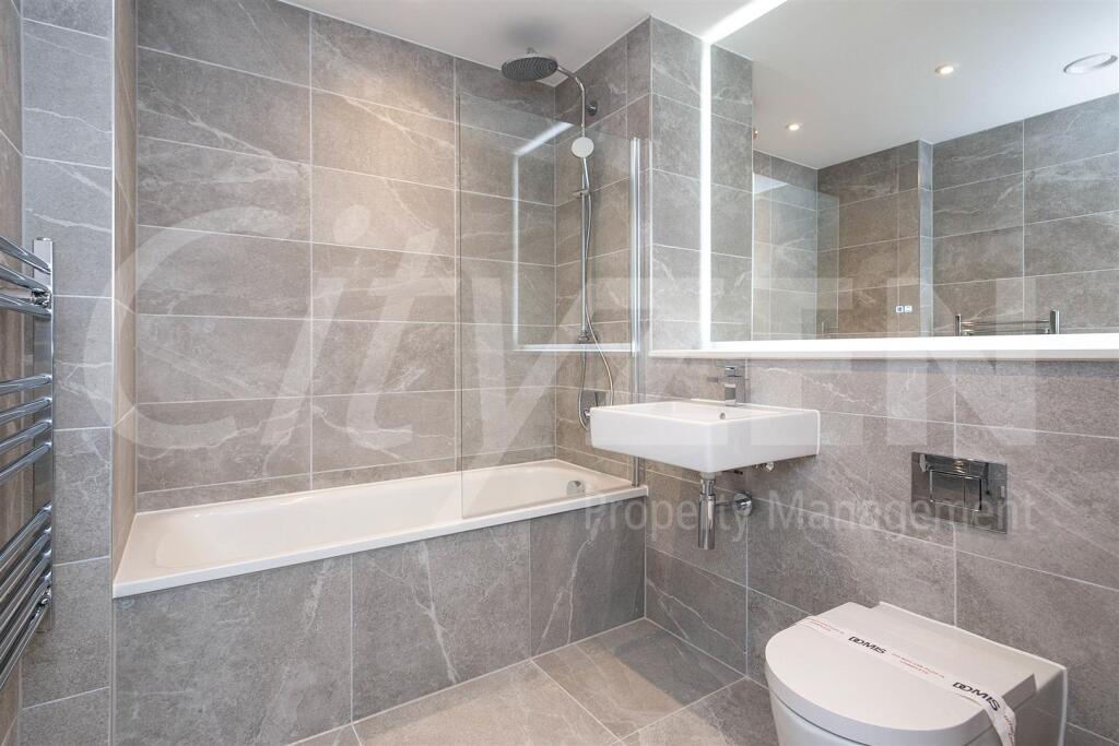 BATHROOM (SIMILAR FLAT)