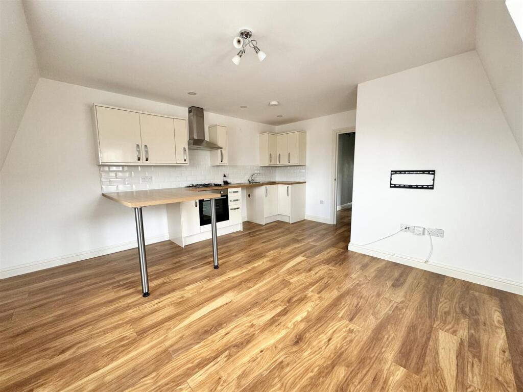 Kitchen/ Lounge