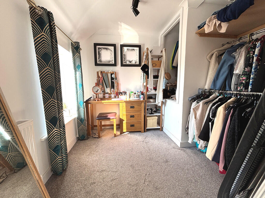 Walk-in wardrobe