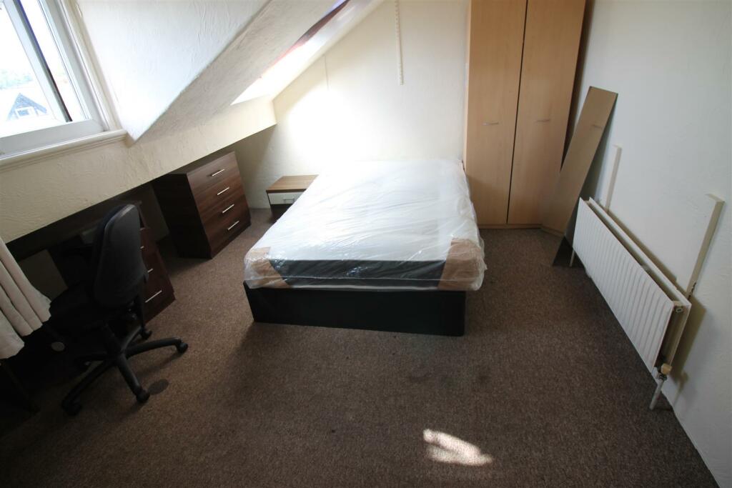 68RPA- Bedroom 5.JPG