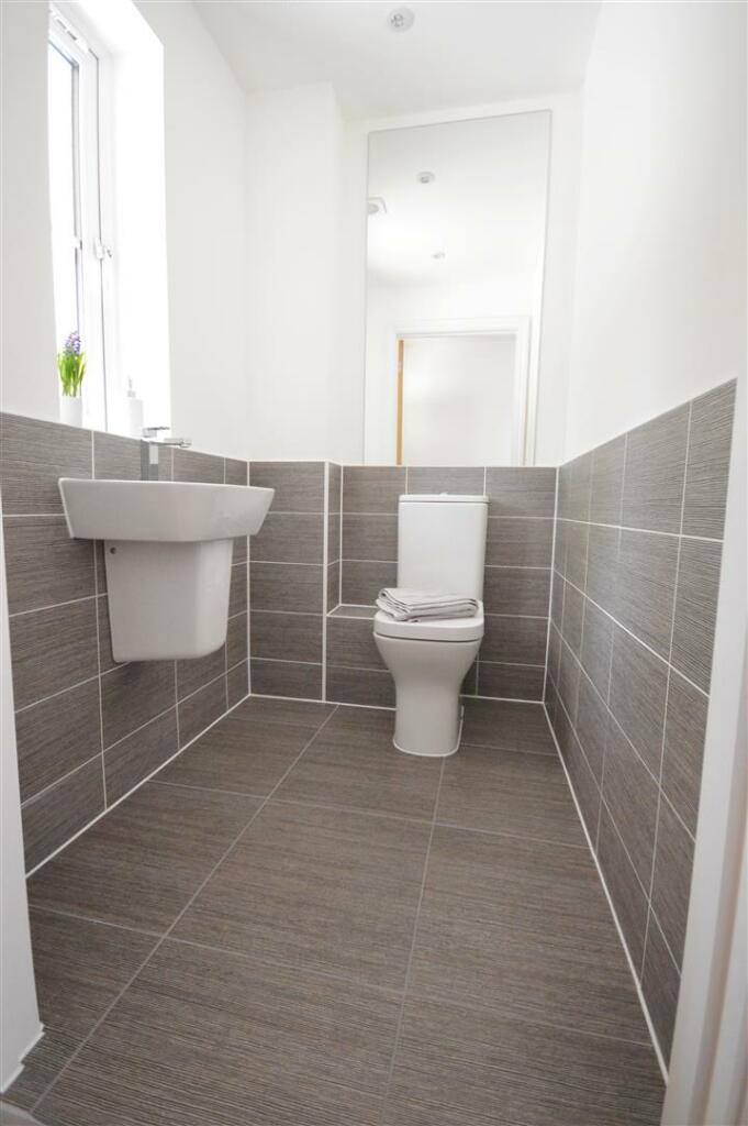 38 Midhurst Road wc.jpg