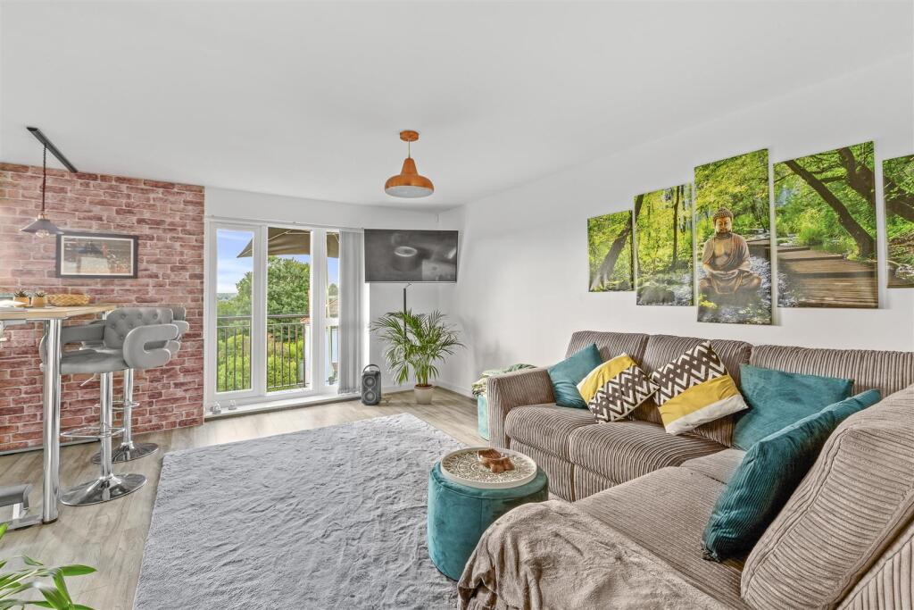 19 Lovegrove House, Ercolani Avenue, HP13 7FZ-6.jp