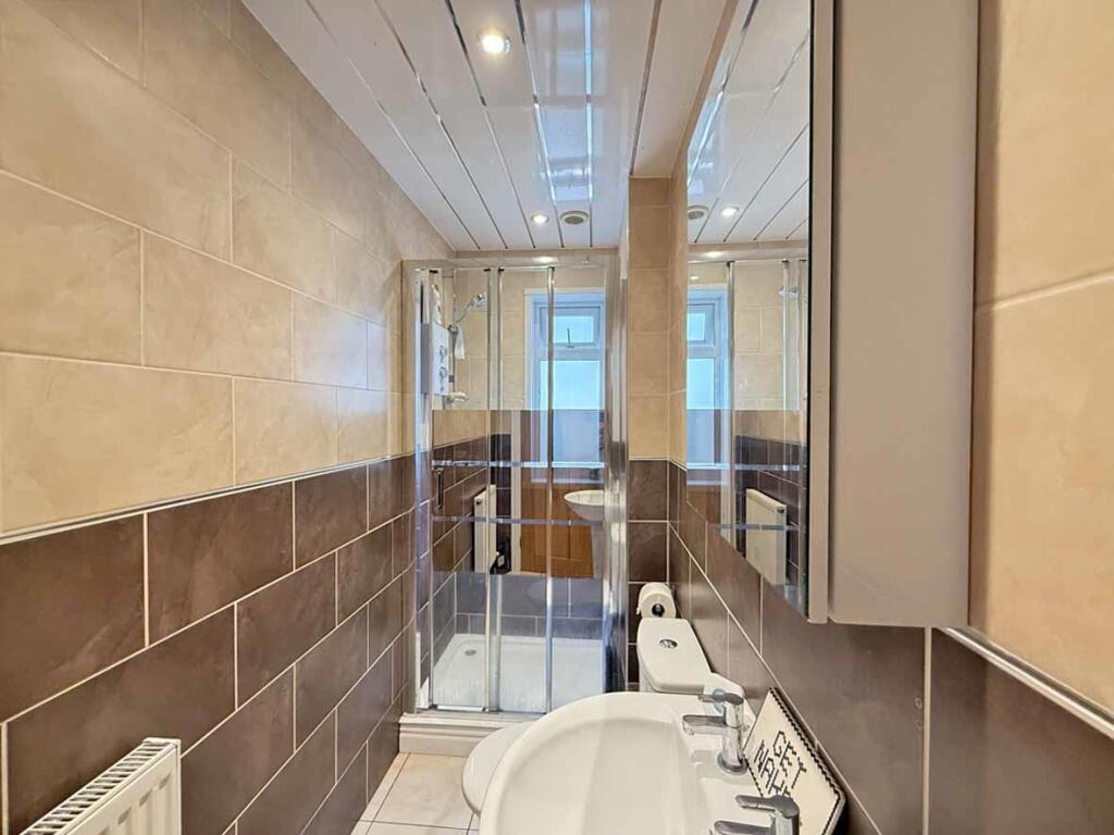 South View Park 6 Shower Room.jpg