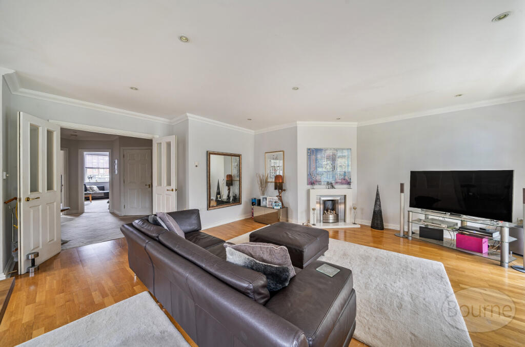 52e99a21-d9db-4d1...