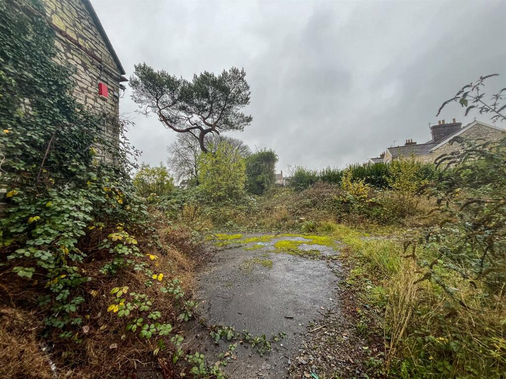 17 Station Road, Midsomer Norton, BA3 2AZ Freehold
