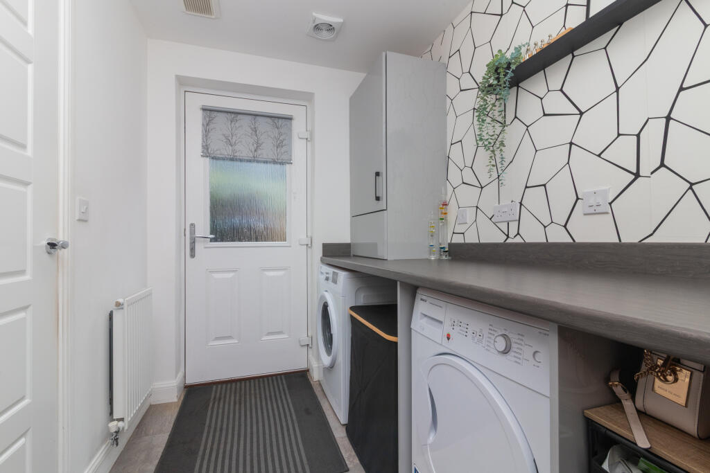 4 Glengariff Way Elderslie  PA5 9BY L-39