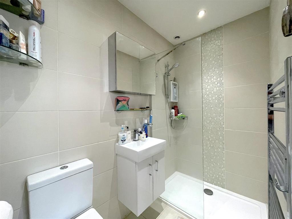 En-Suite Two.jpeg