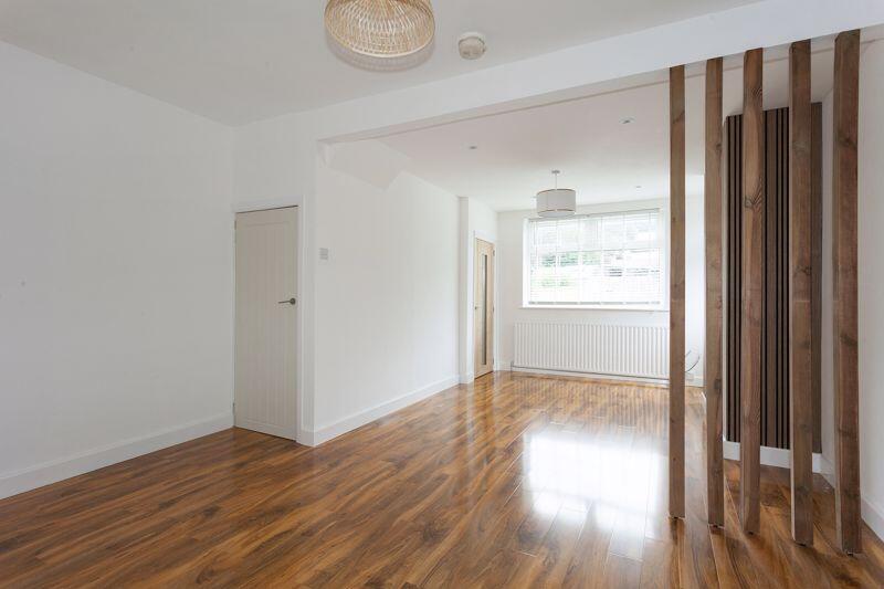 LOUNGE THROUGH DINER