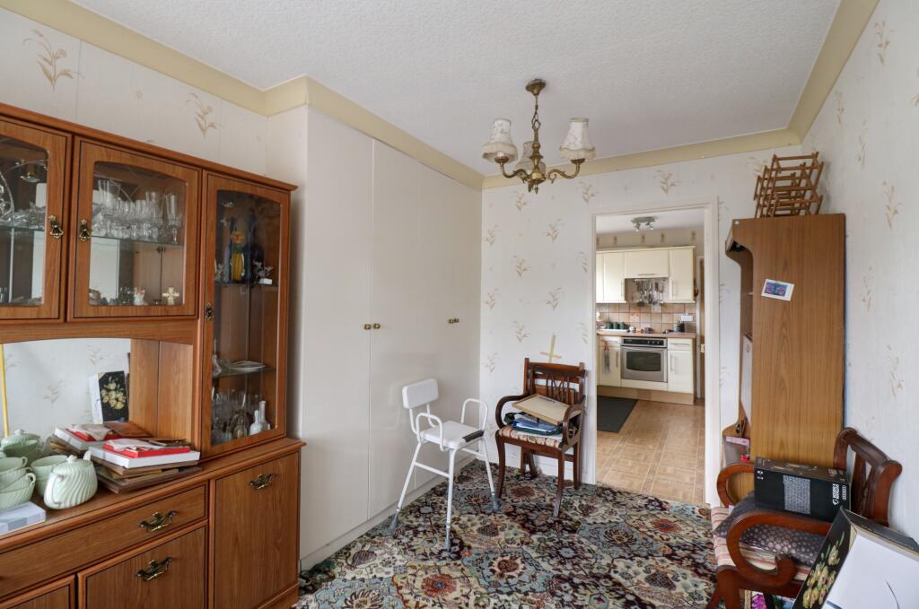 Dining Room : Bed 3.2