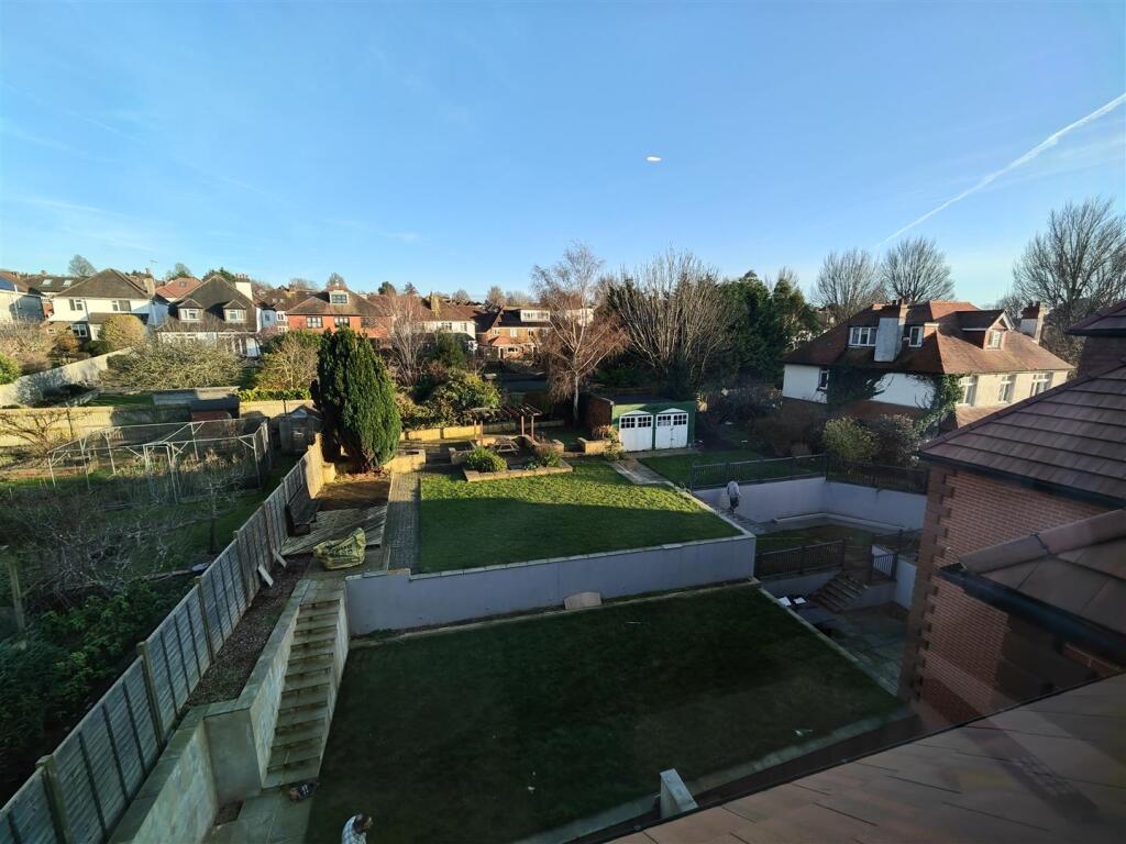 Goldstone Crescent 7  (21).jpg