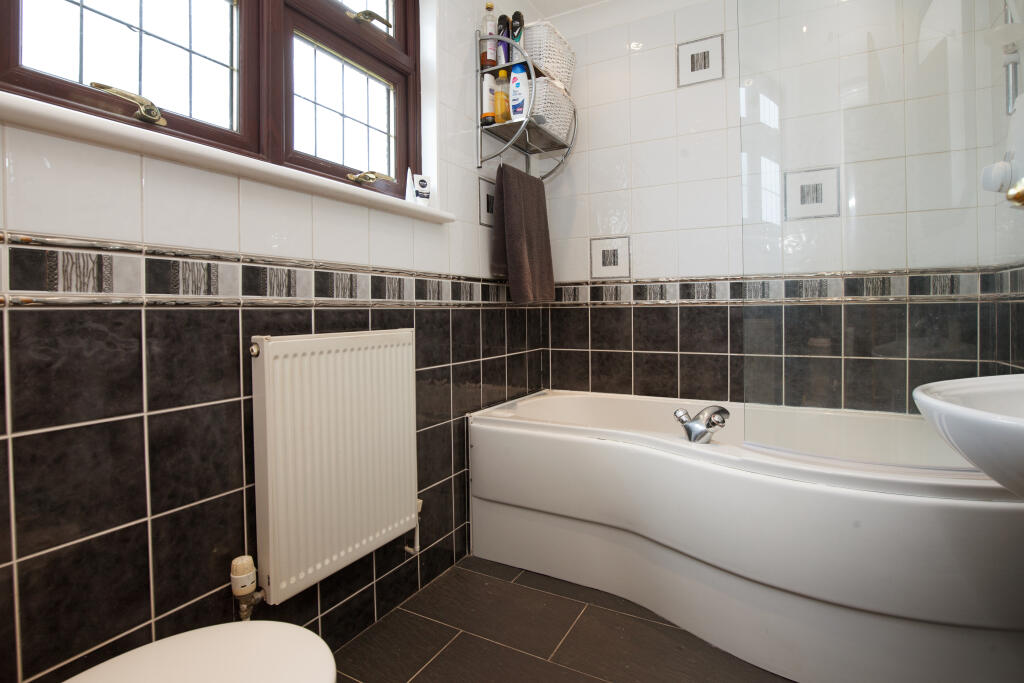 En-Suite Bathroom