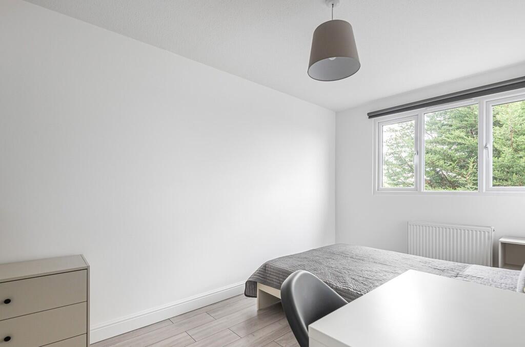 b04fc902-abc8-4f5...