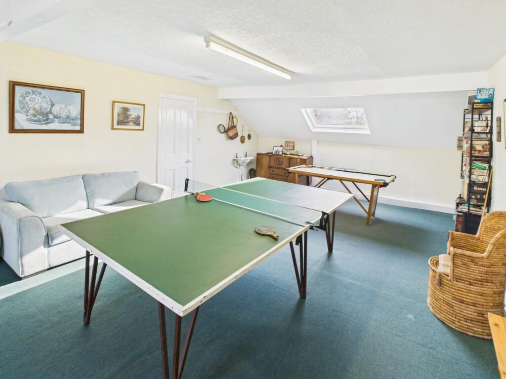 CAM04233G0-PR0042-STILL003