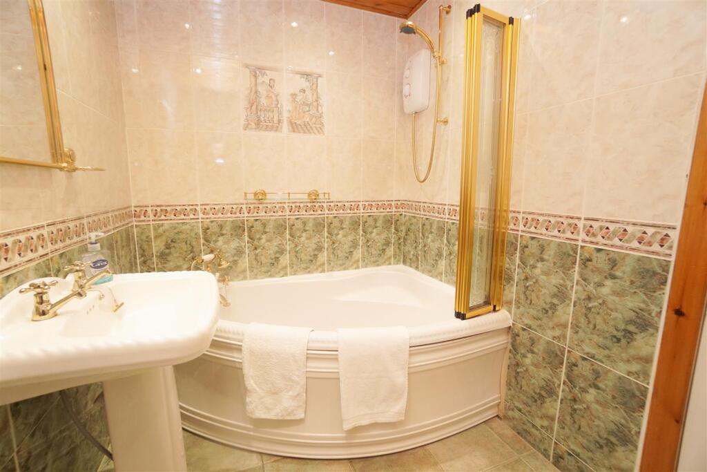 bathroom1.jpg