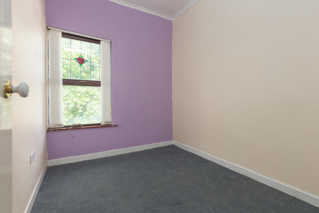 296 WOODHOUSE LANE-7