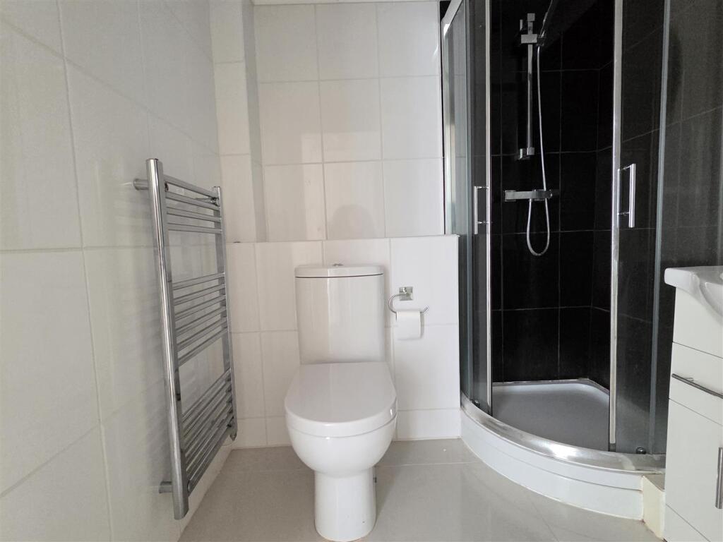 SHOWER ROOM/WC