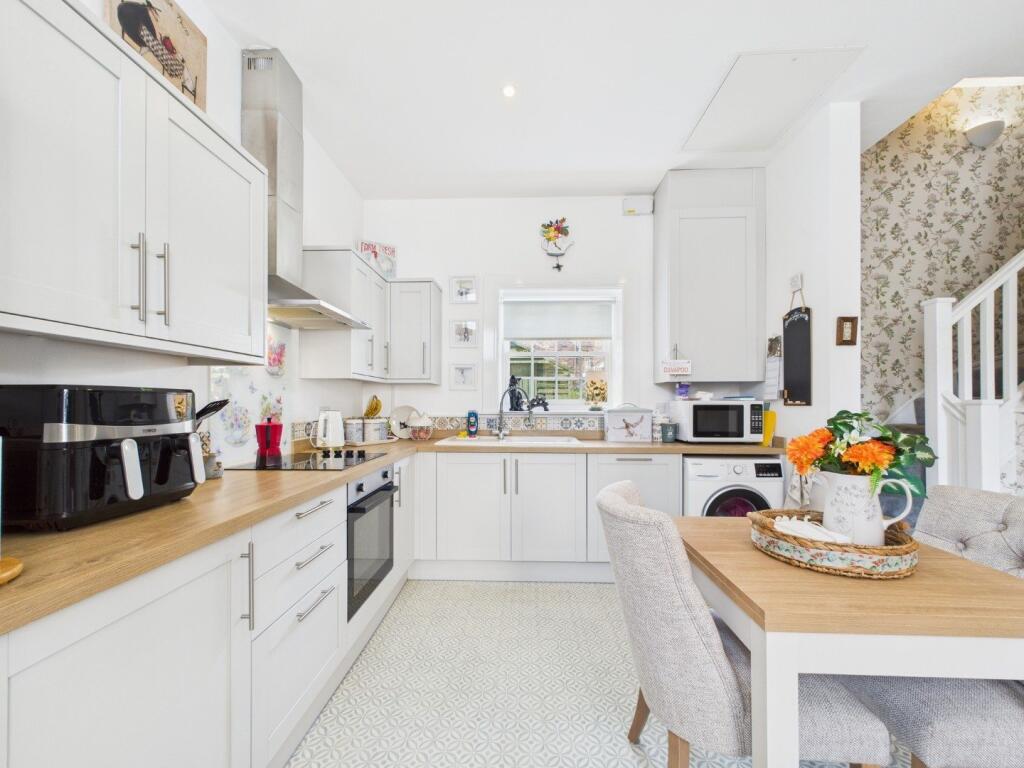 Kitchen/Dining Area