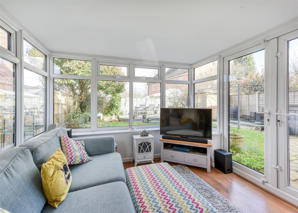 3 Riverside Gardens-garden room.jpg
