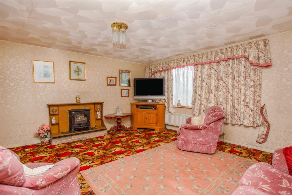 living room_1.jpg