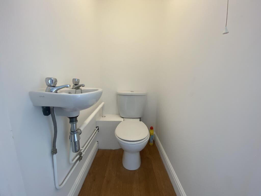 Cloakroom/wc