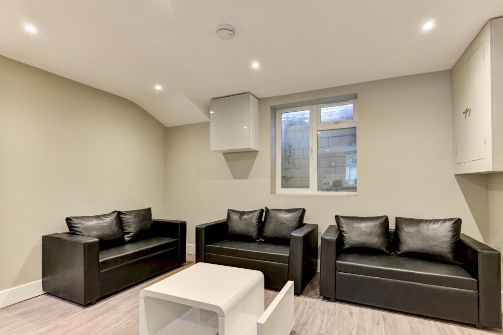 28 Caledonian Road Lounge (2)