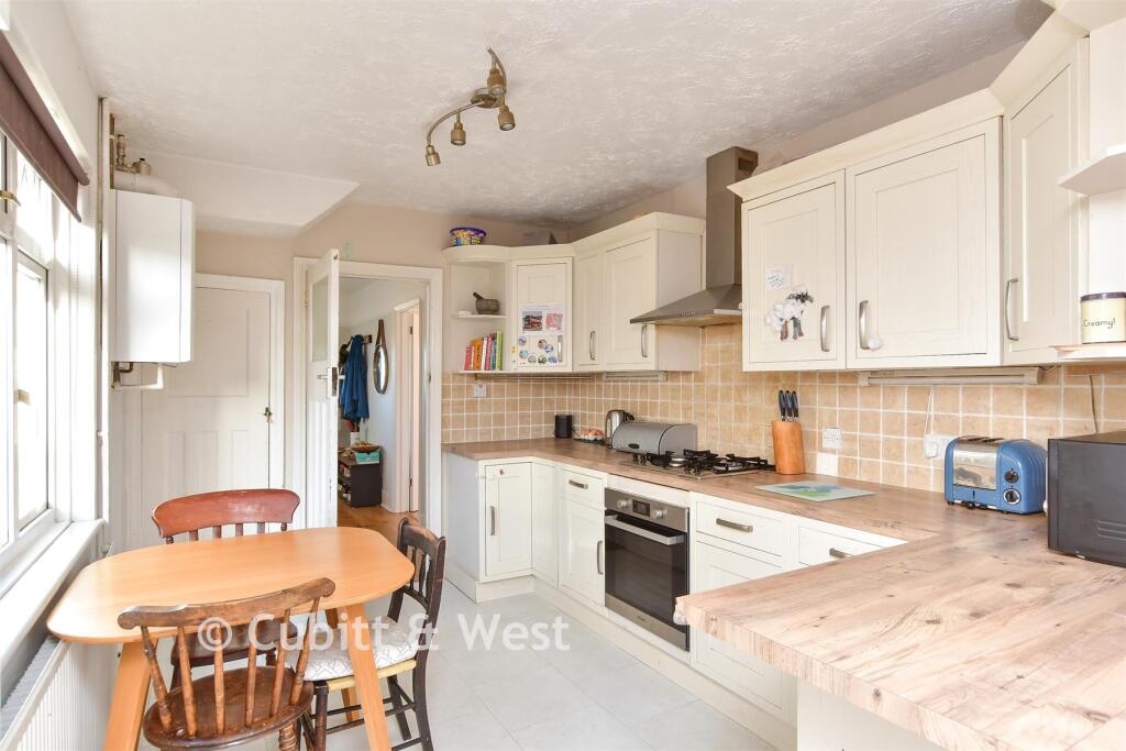 Kitchen/ Breakfast Room