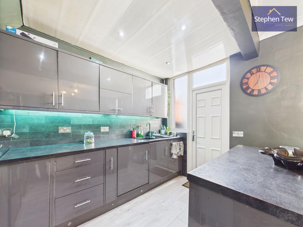 Kitchen/ Living Area