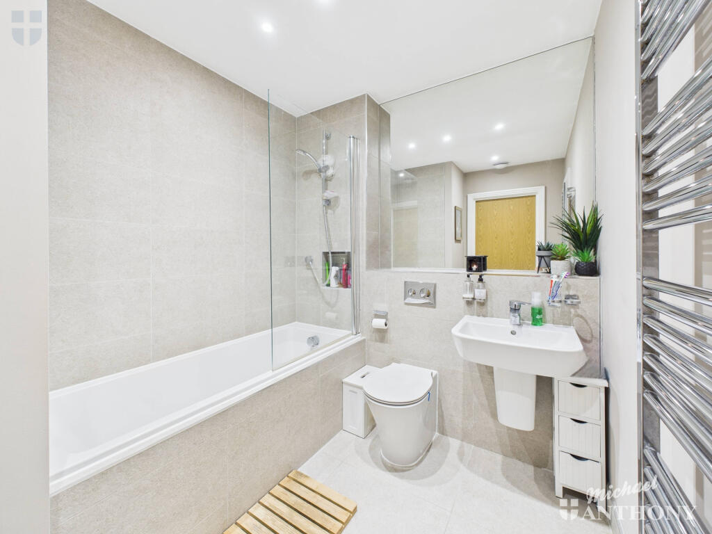 CAM03852G0-PR0397-STILL012