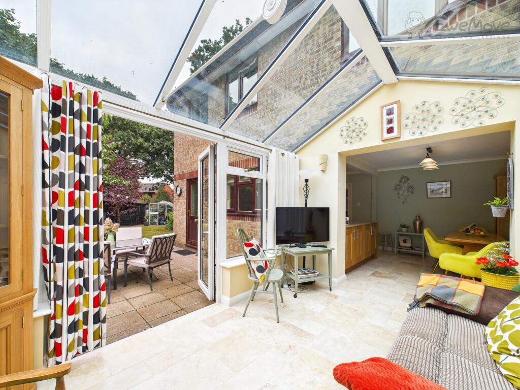 CAM03640G0-PR0056-STILL021