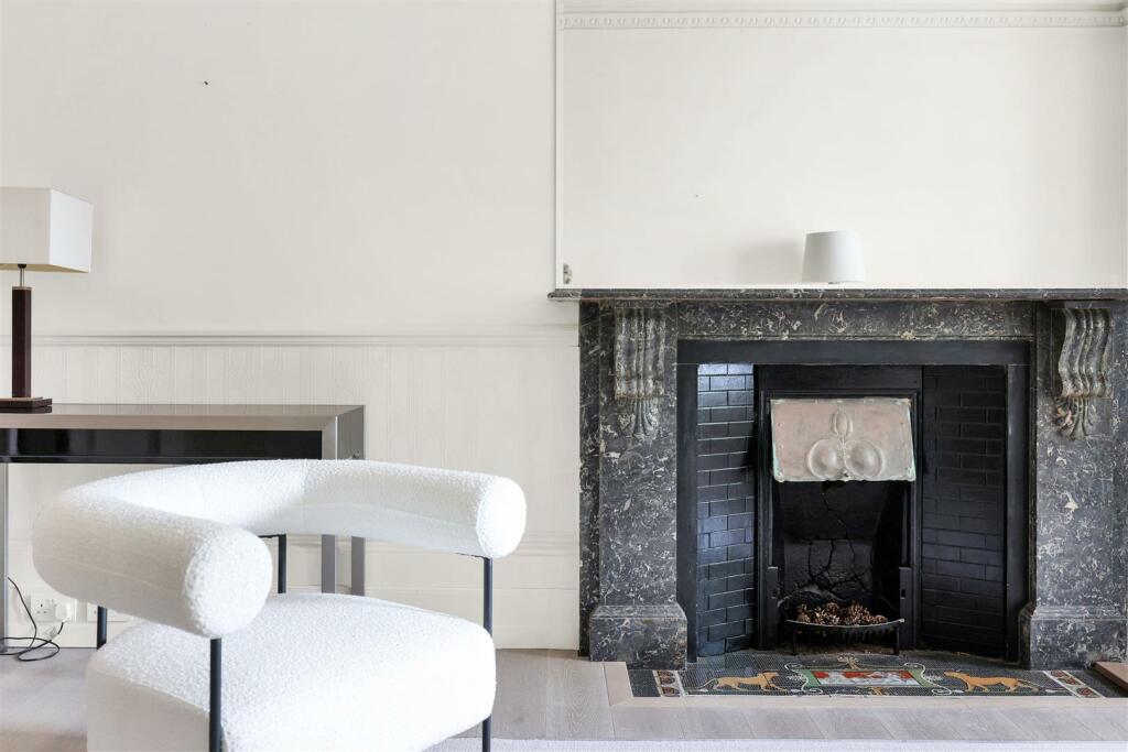 LEVI7208.jpg