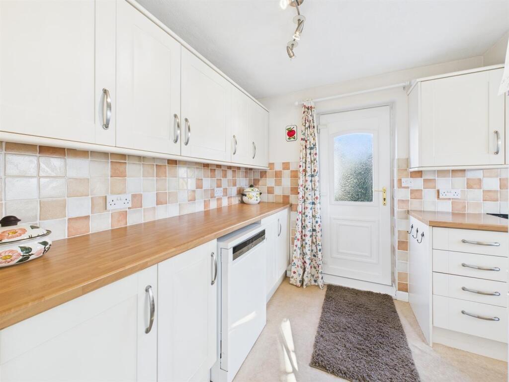 Kitchen: