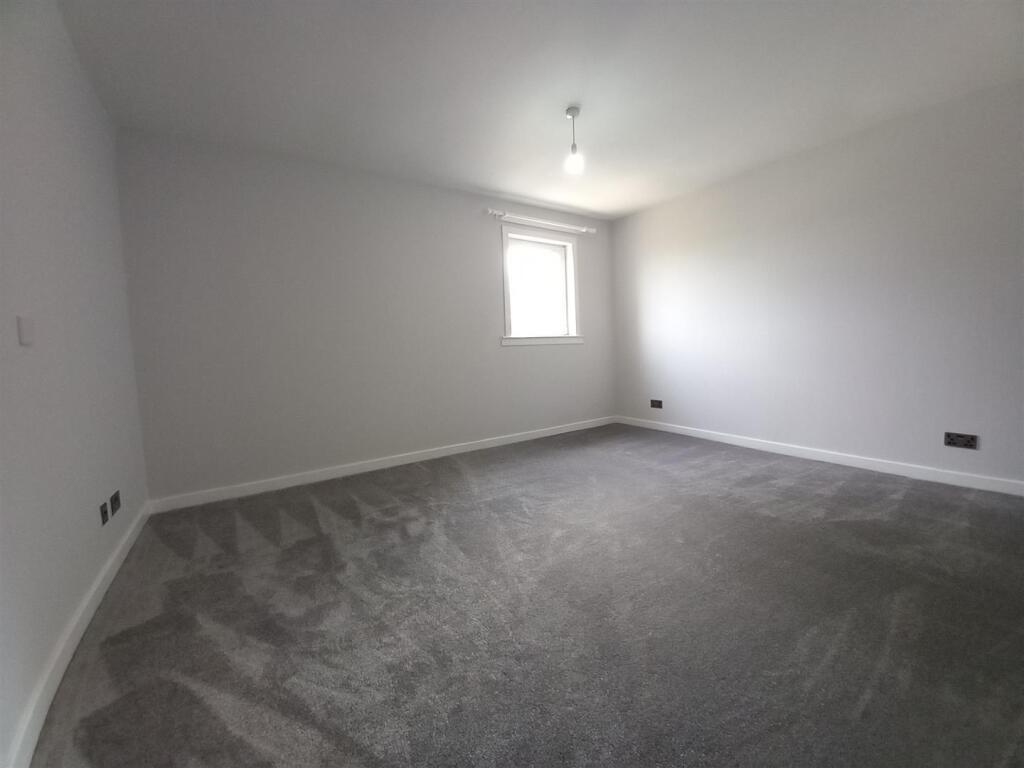 Bedroom 1.jpg