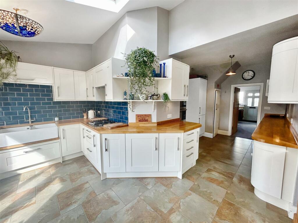 Kitchen/family room