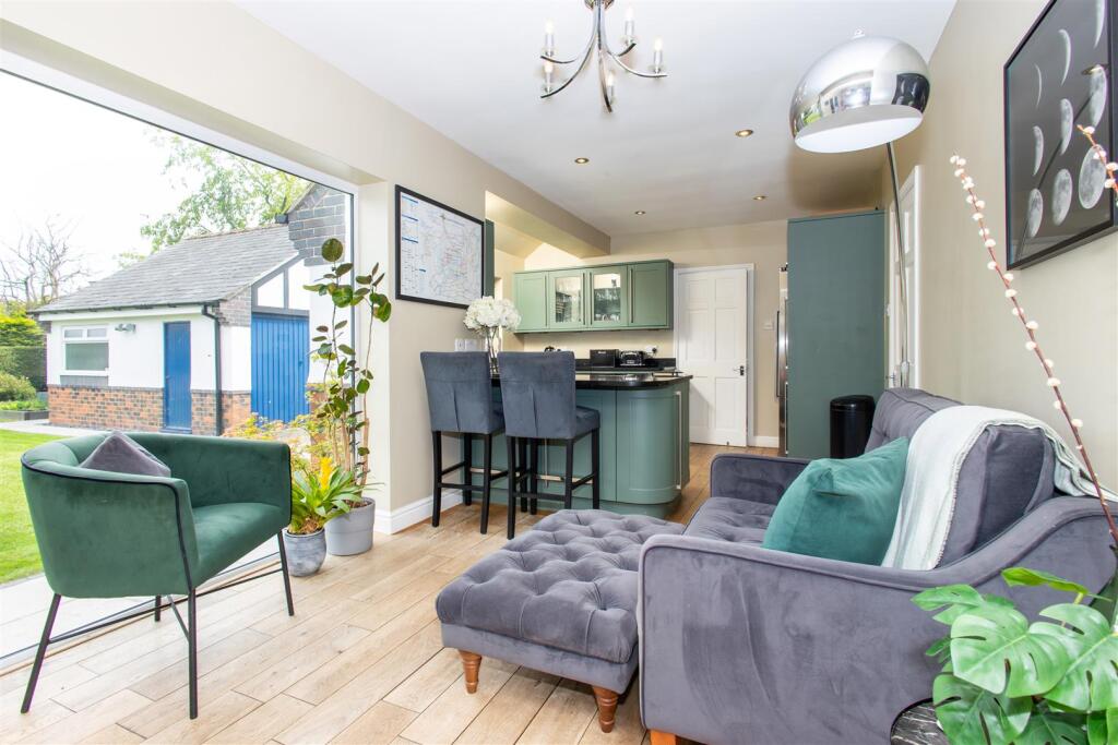 Dining / Sitting Area