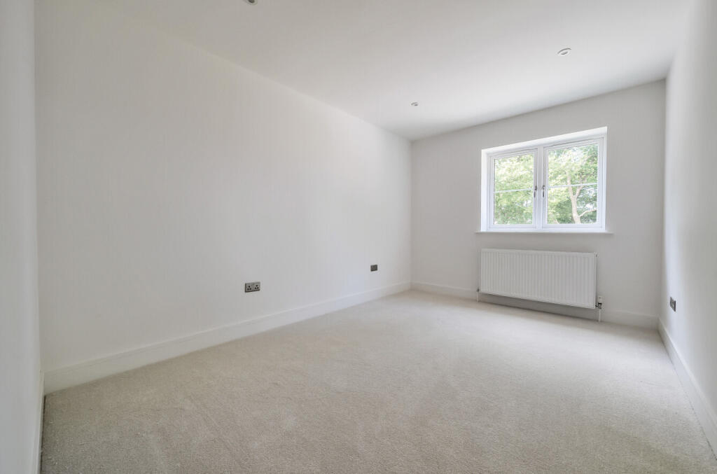 1295998-23-683043...