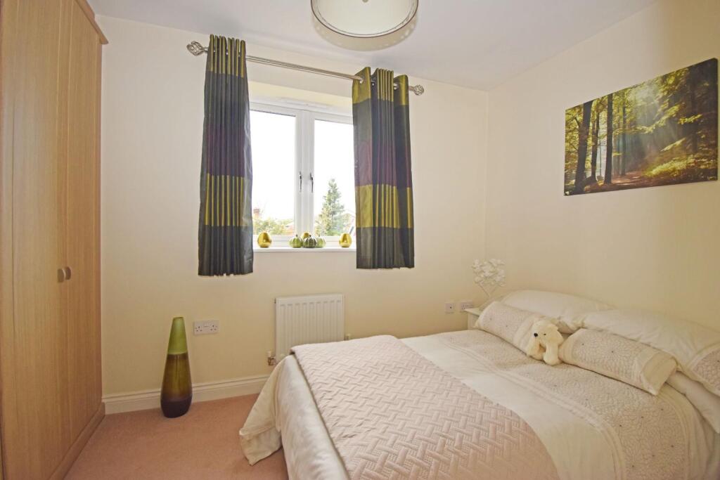 3 Hill Close, bed 3.jpg