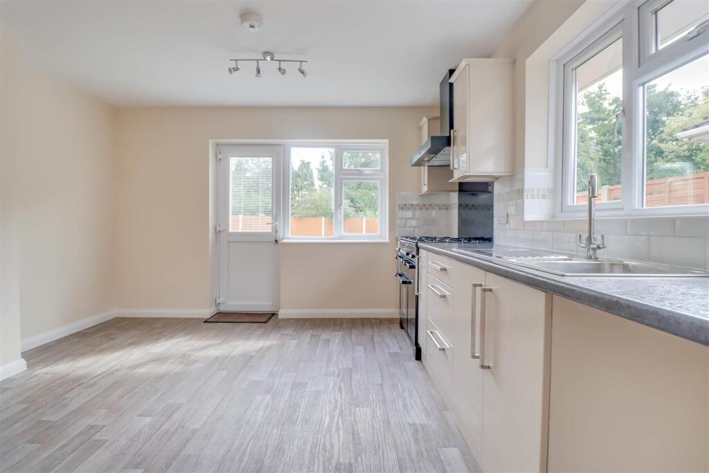 9 OAKHUEST DRIVE-3.jpg