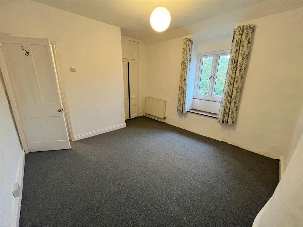 Bedroom 1.jpg